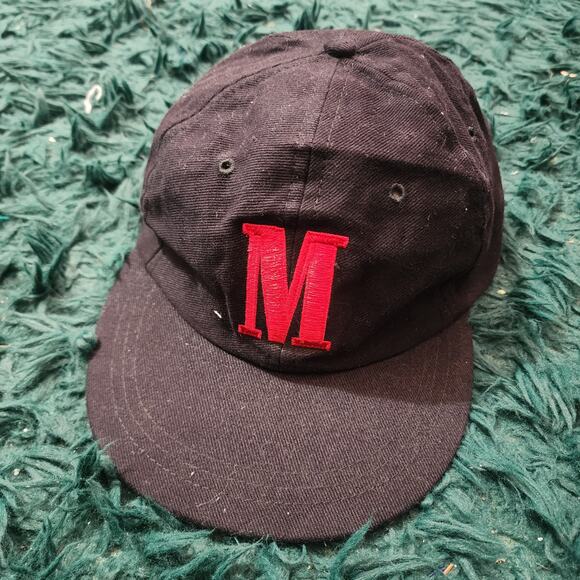 Vintage Marlboro Adventure Team Hat Black Red M Logo Vanguard Strapback Cap - Picture 2 of 7